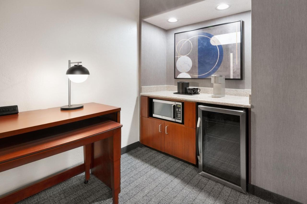 Courtyard By Marriott Memphis Airport Hotel Exterior foto