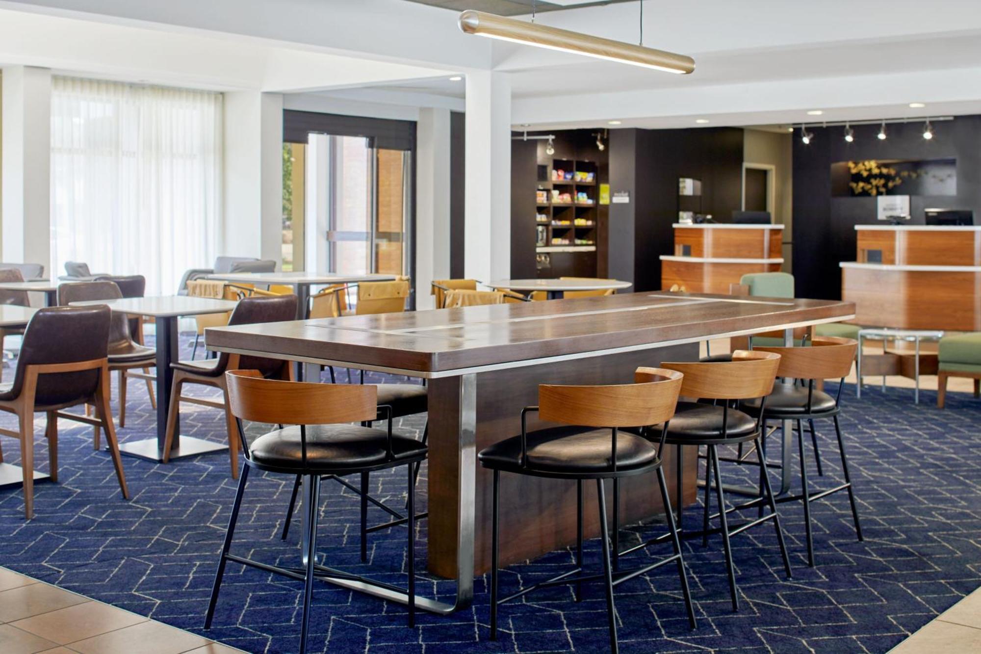 Courtyard By Marriott Memphis Airport Hotel Exterior foto