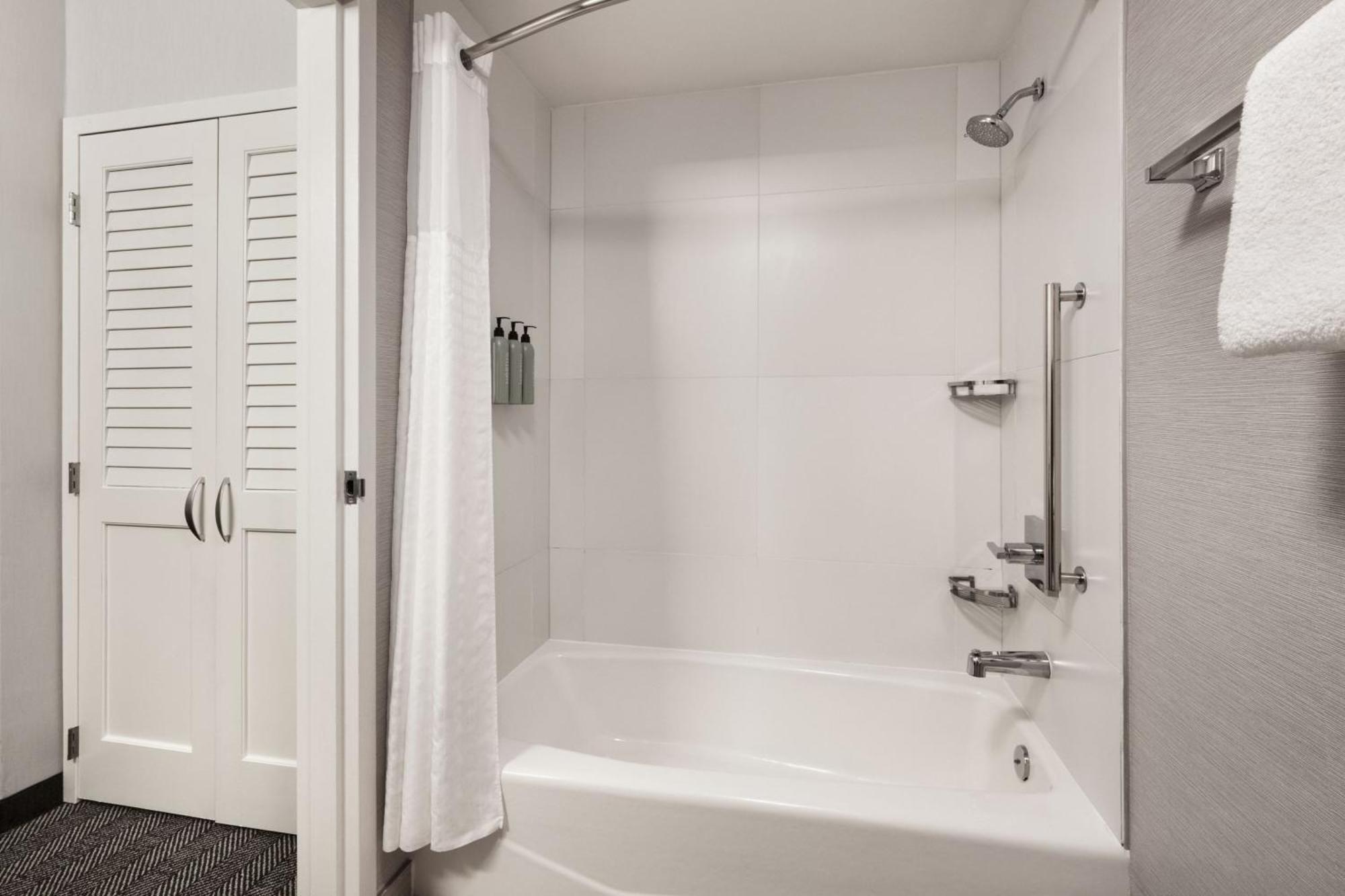 Courtyard By Marriott Memphis Airport Hotel Exterior foto