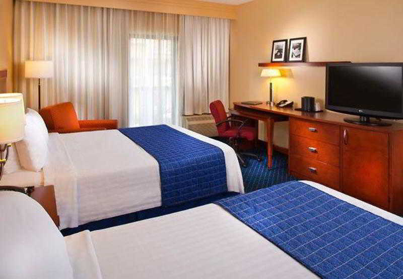 Courtyard By Marriott Memphis Airport Hotel Exterior foto